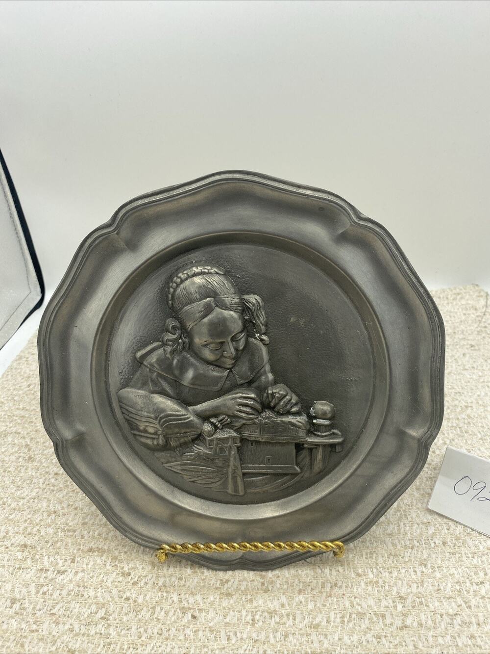 German Pewter Winnepenninckx Plate The Seamstress Betsy Ross Hanging Marked 8.5